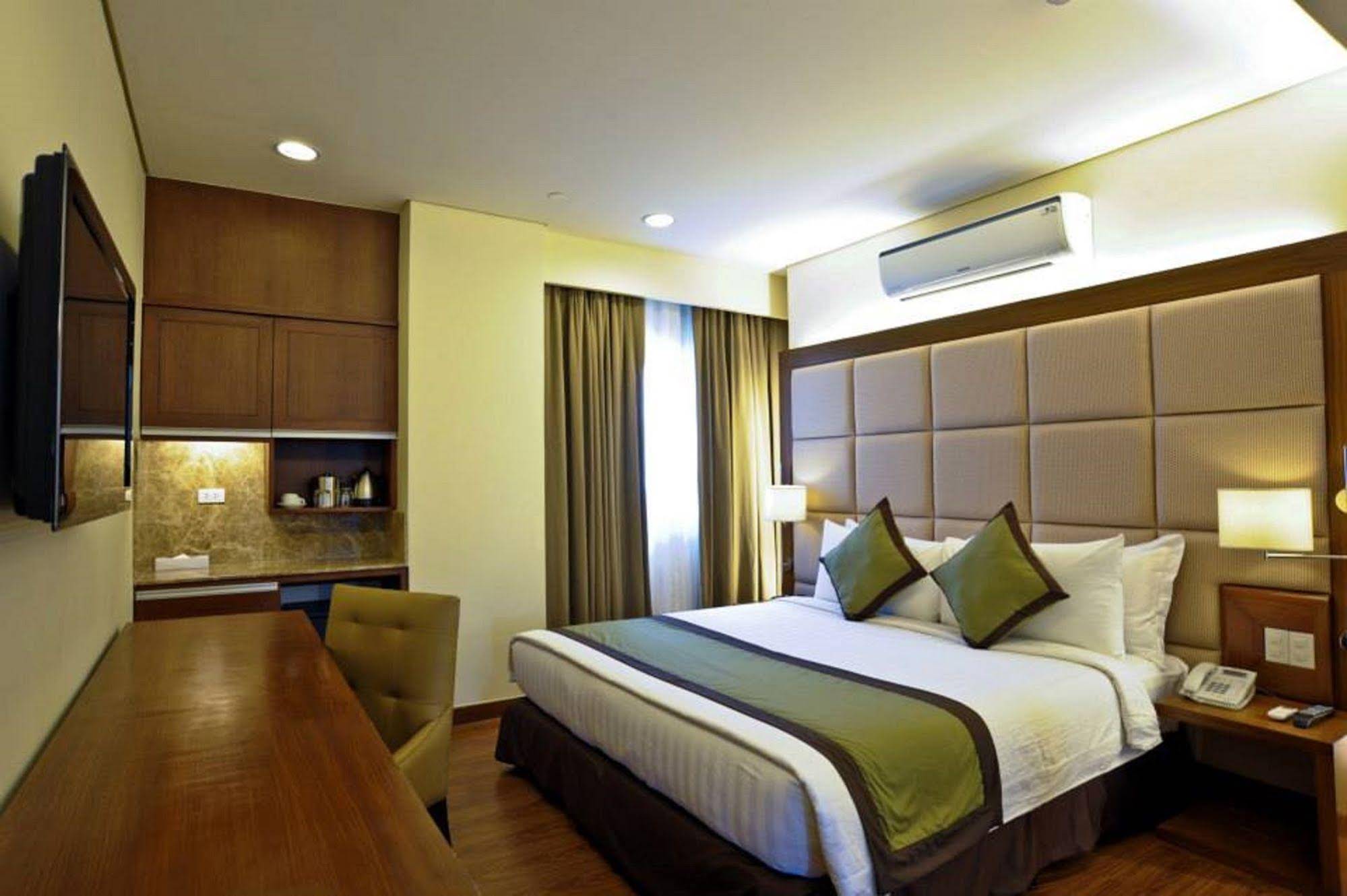 Santomas Suites