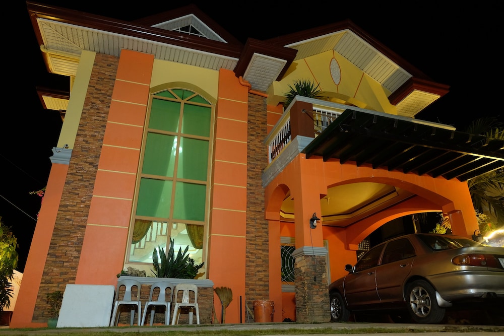 The Orange House - Vigan Villa