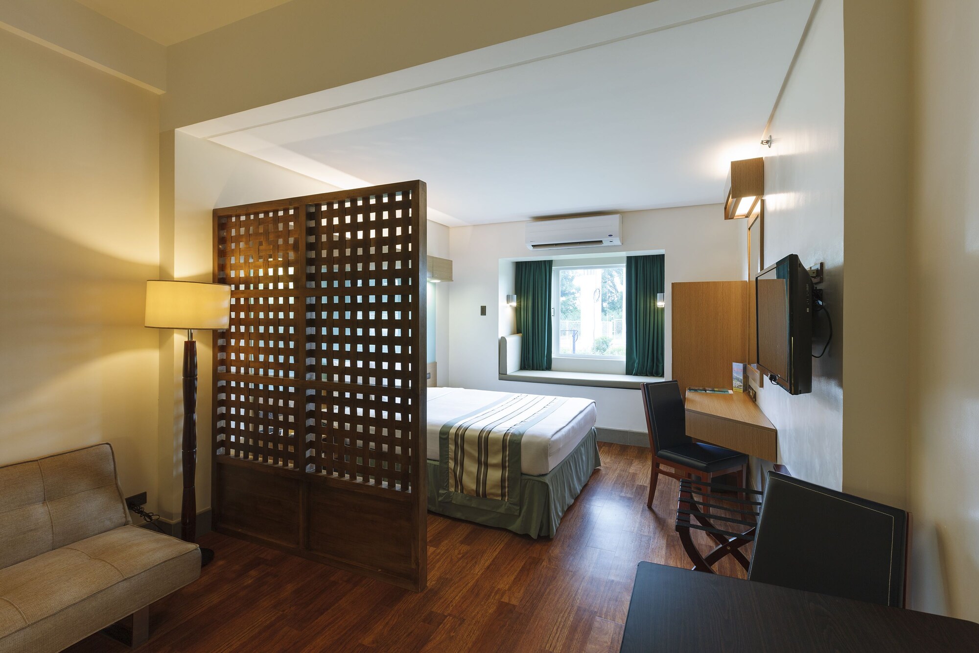 Microtel by Wyndham South Forbes