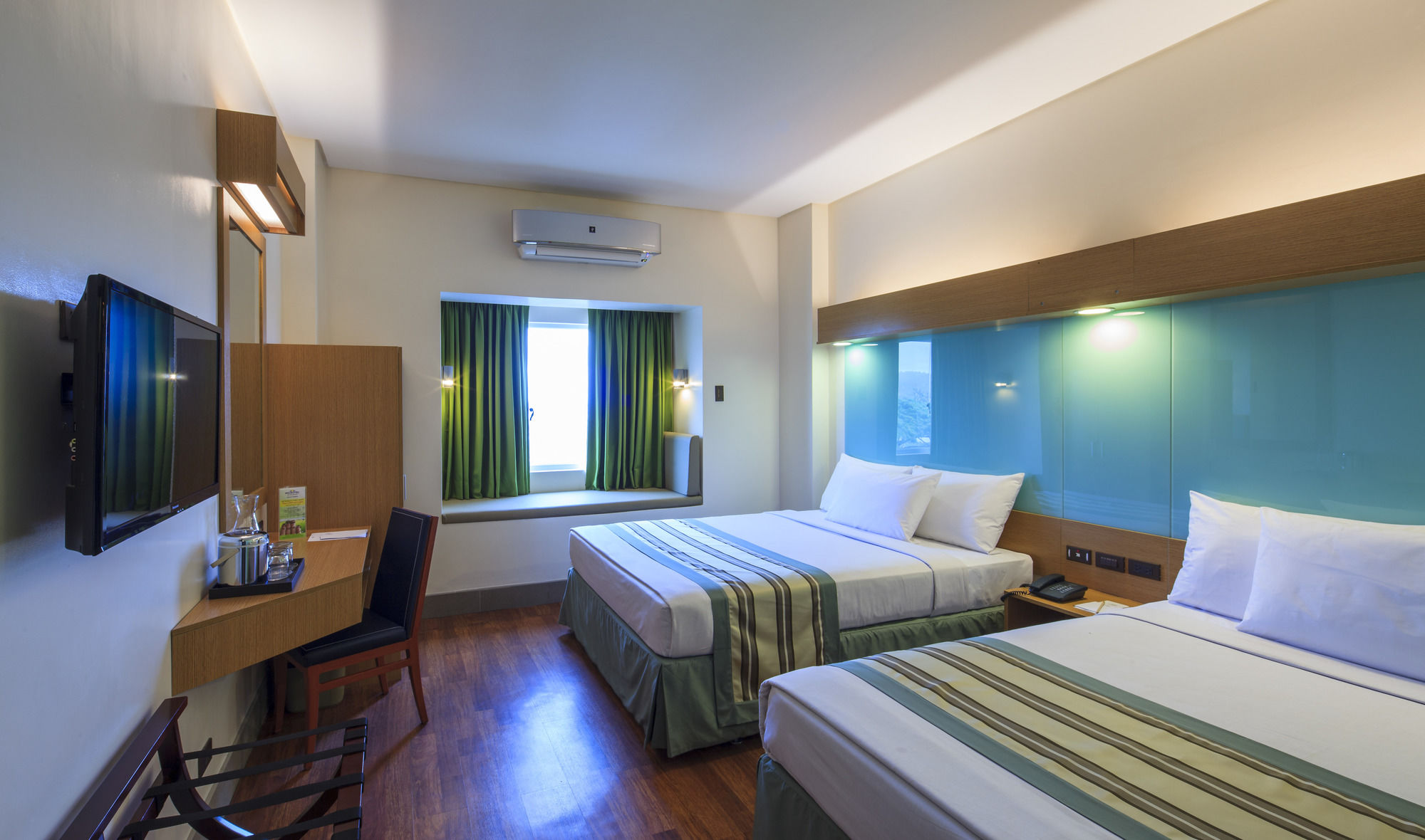 Microtel by Wyndham South Forbes