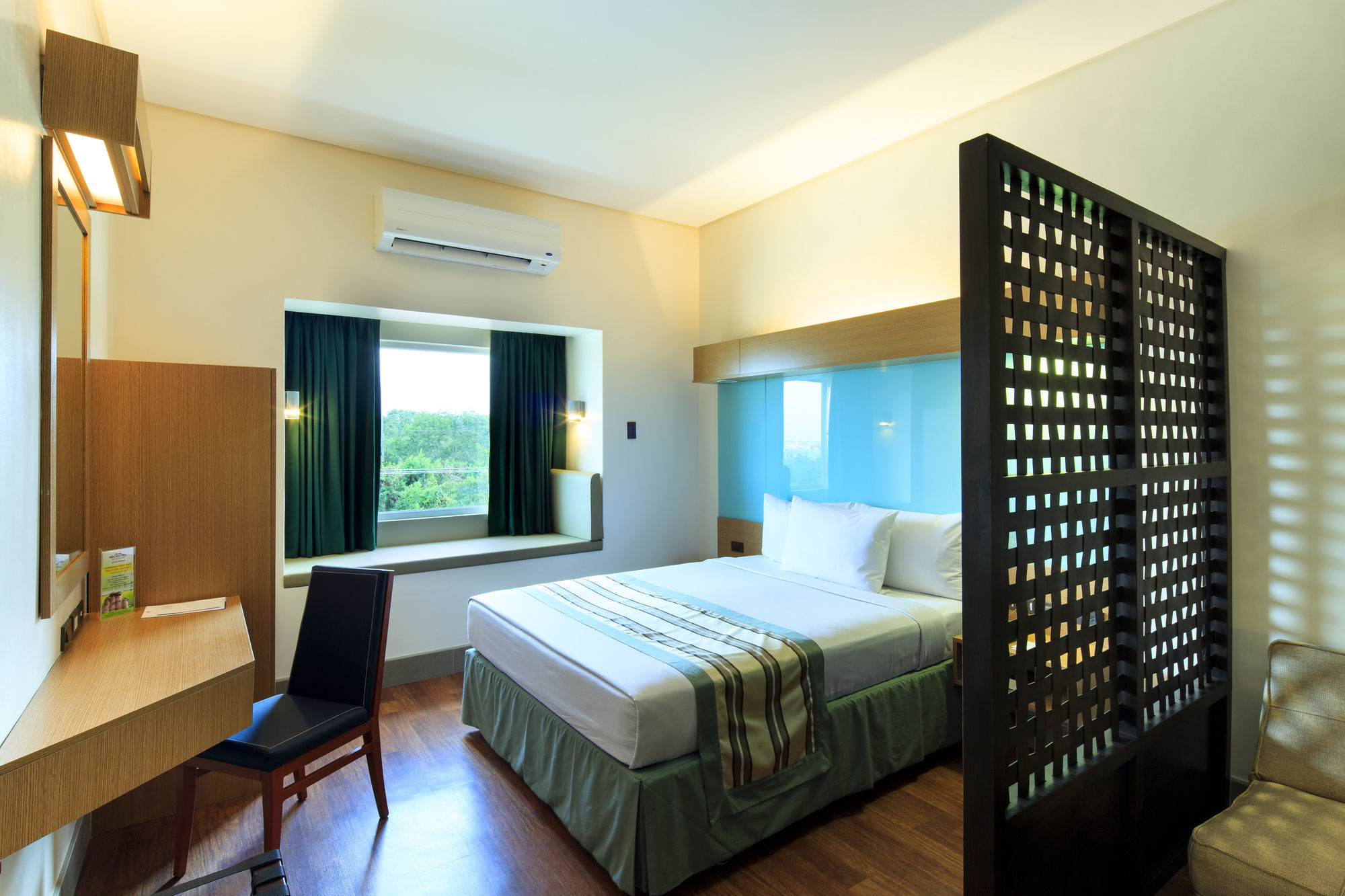 Microtel by Wyndham South Forbes