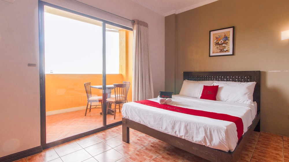 The Charm Bed and Breakfast by RedDoorz