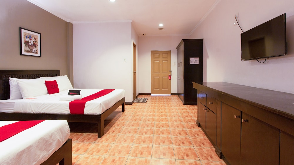 The Charm Bed and Breakfast by RedDoorz