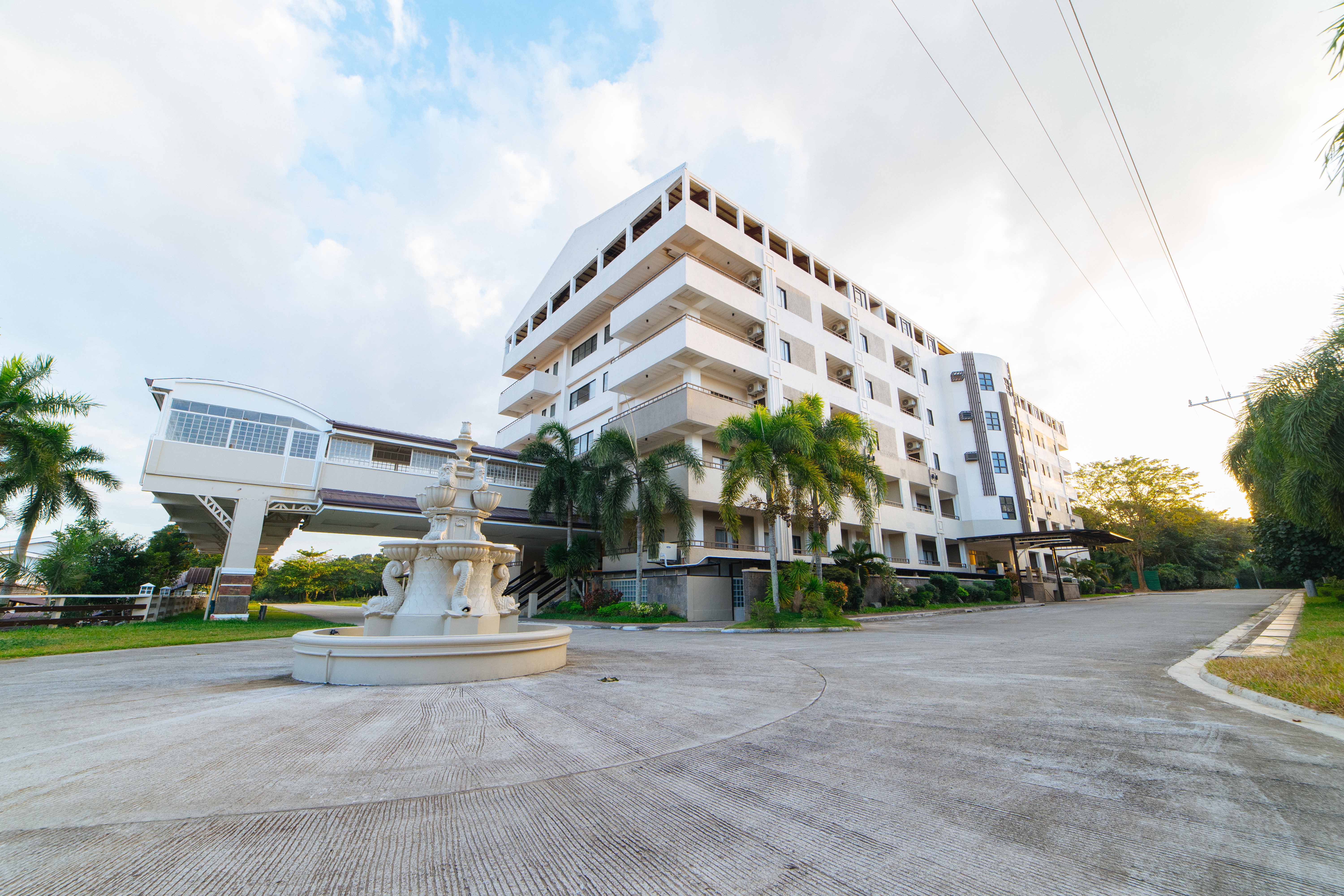 WhiteWoods Convention & Leisure Hotel by RedDoorz Premium