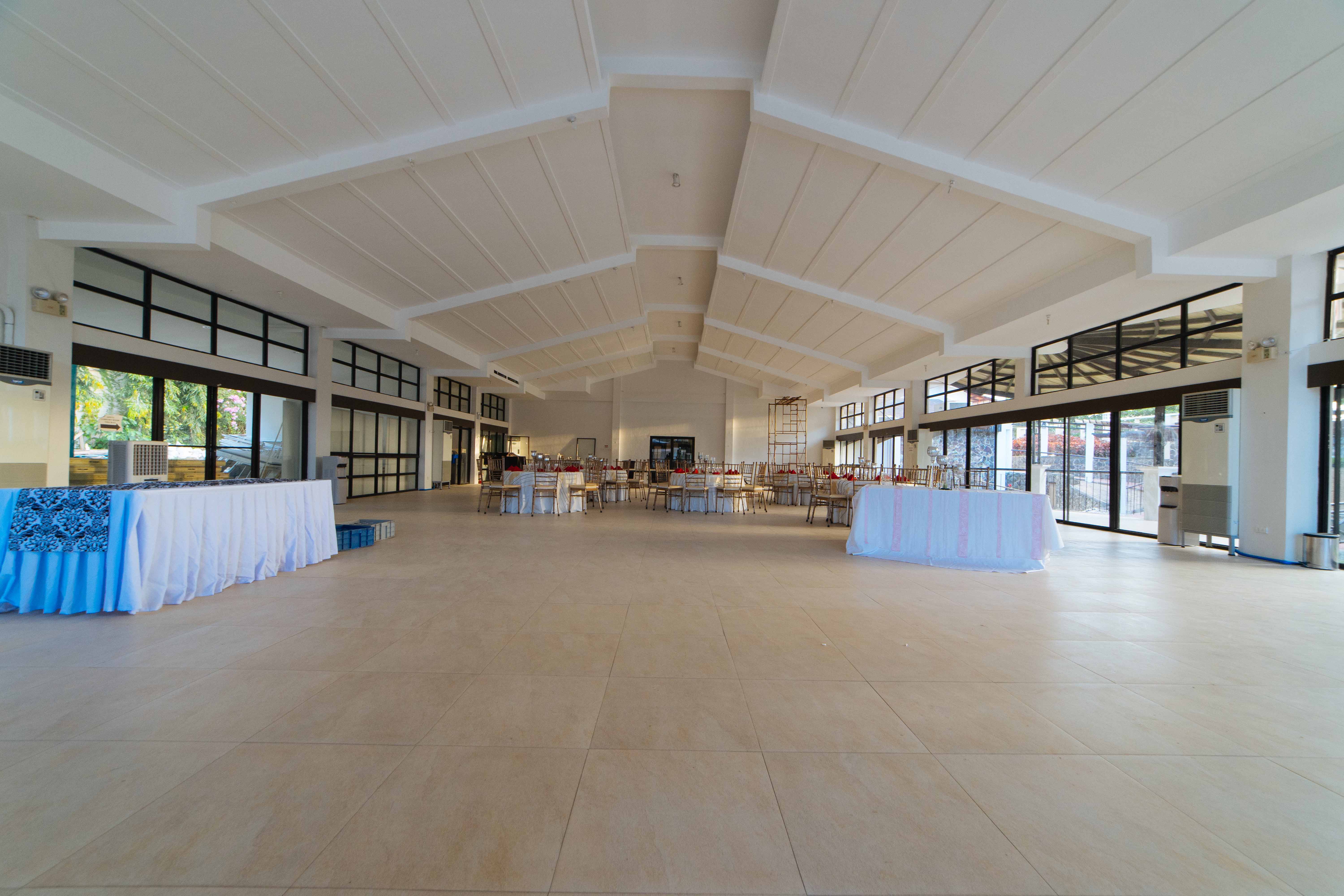 WhiteWoods Convention & Leisure Hotel by RedDoorz Premium