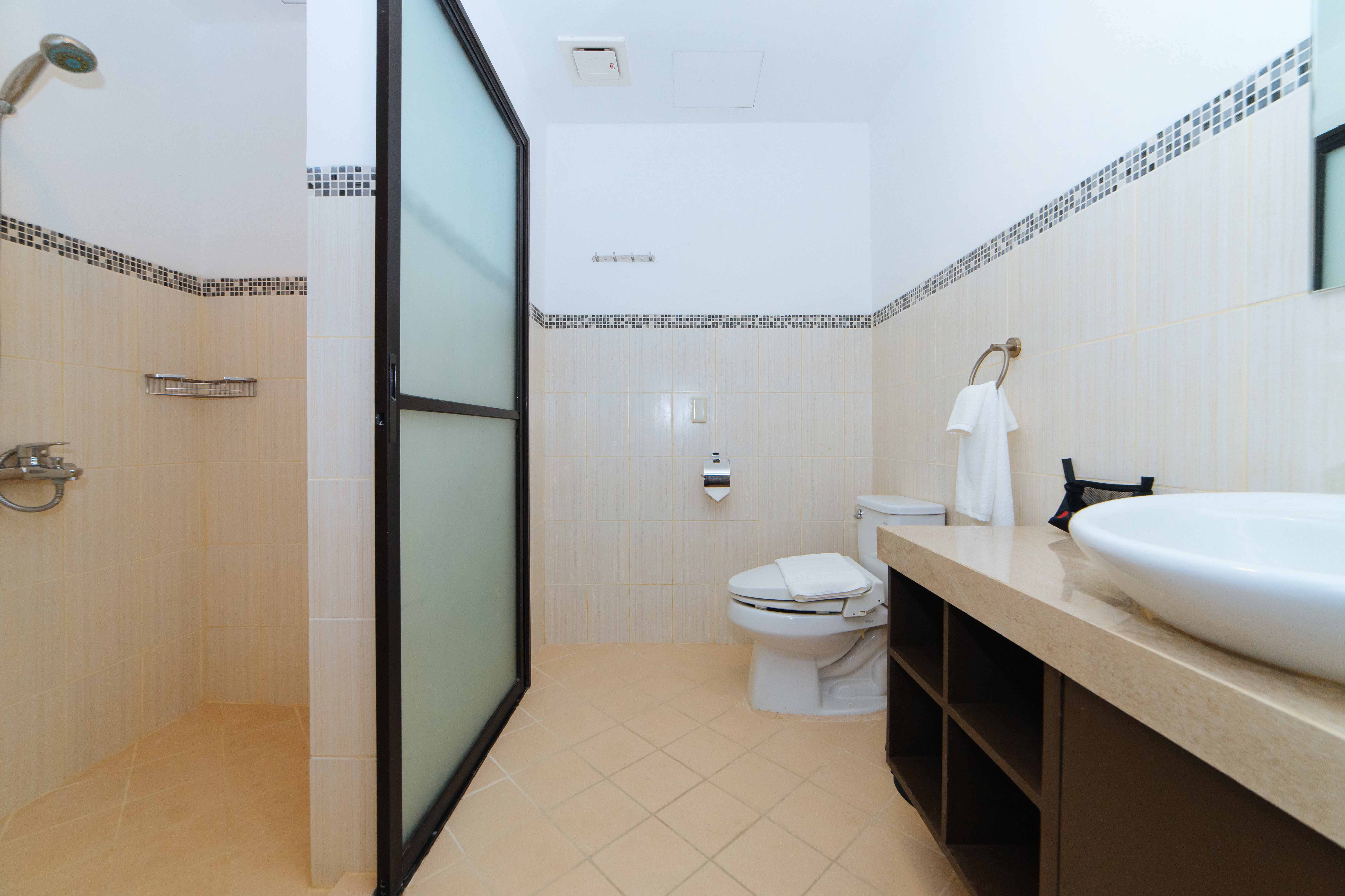 WhiteWoods Convention & Leisure Hotel by RedDoorz Premium