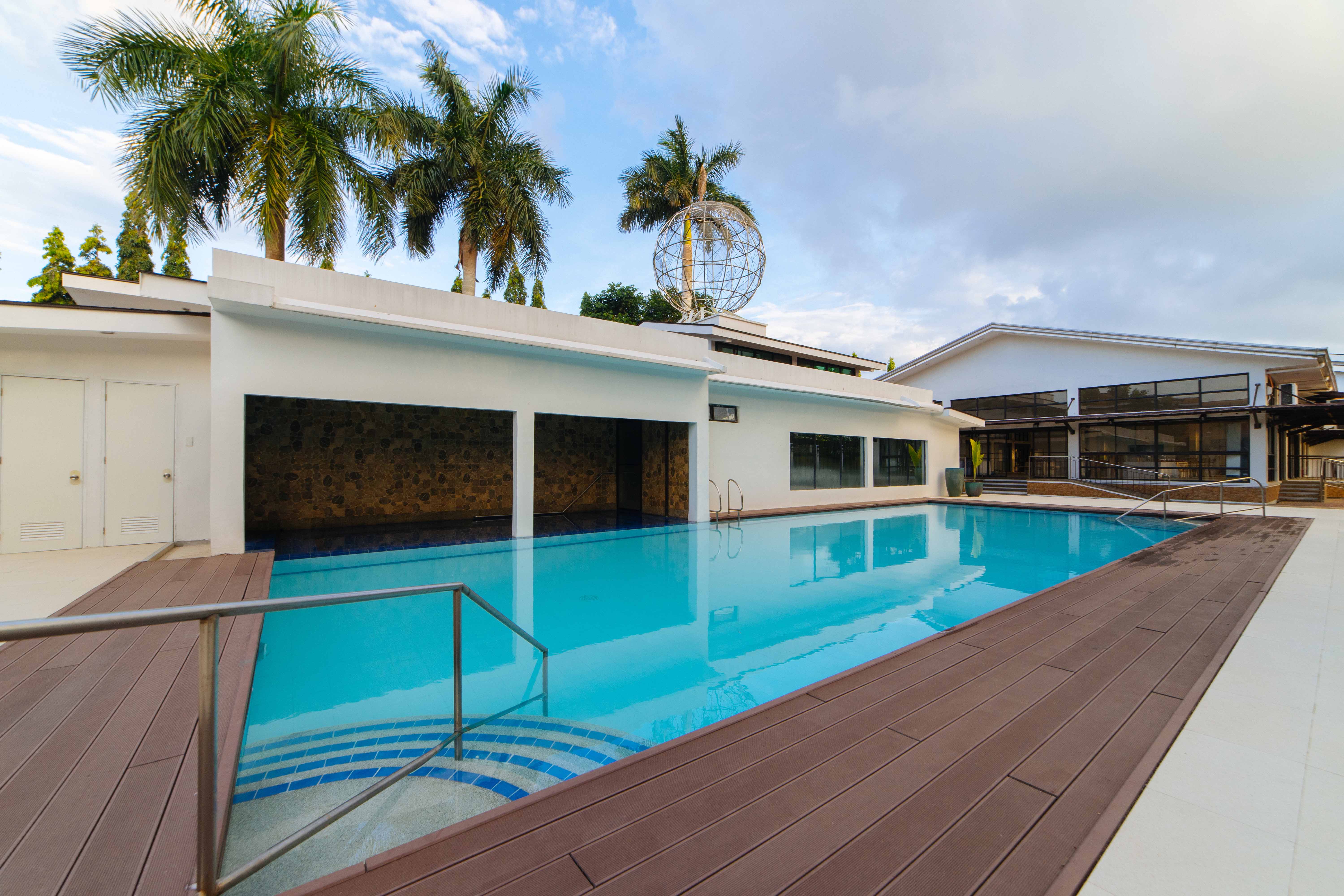 WhiteWoods Convention & Leisure Hotel by RedDoorz Premium