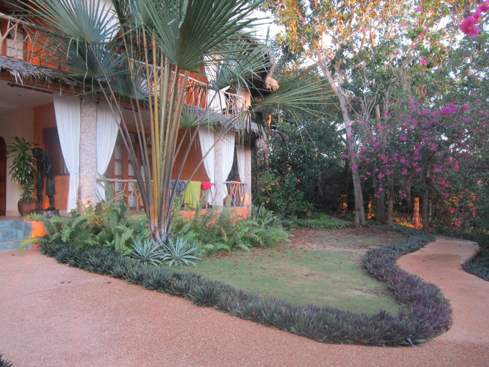 Coco Grove Beach Resort