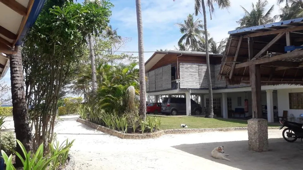 Rainbow Bay Beach & Dive Resort