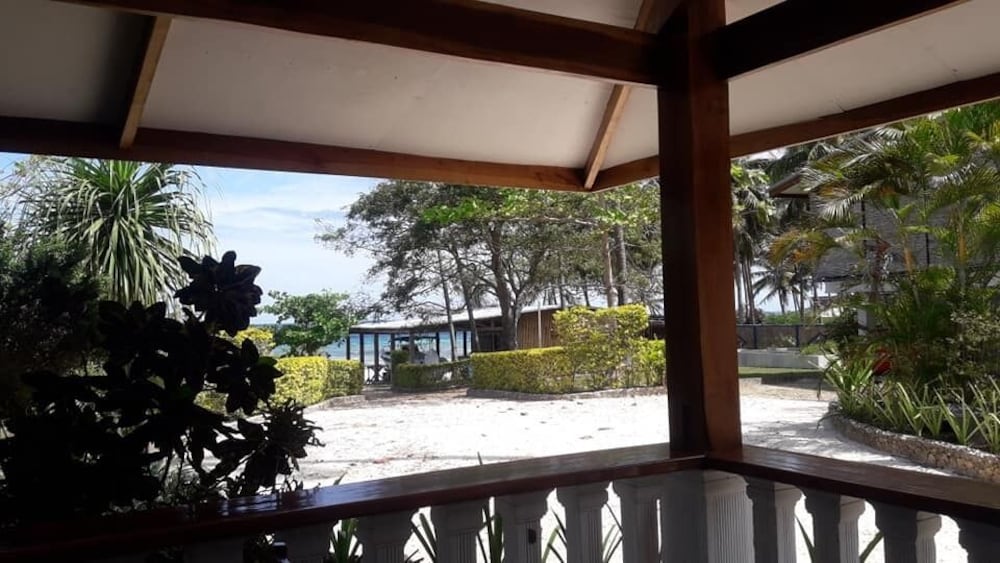 Rainbow Bay Beach & Dive Resort