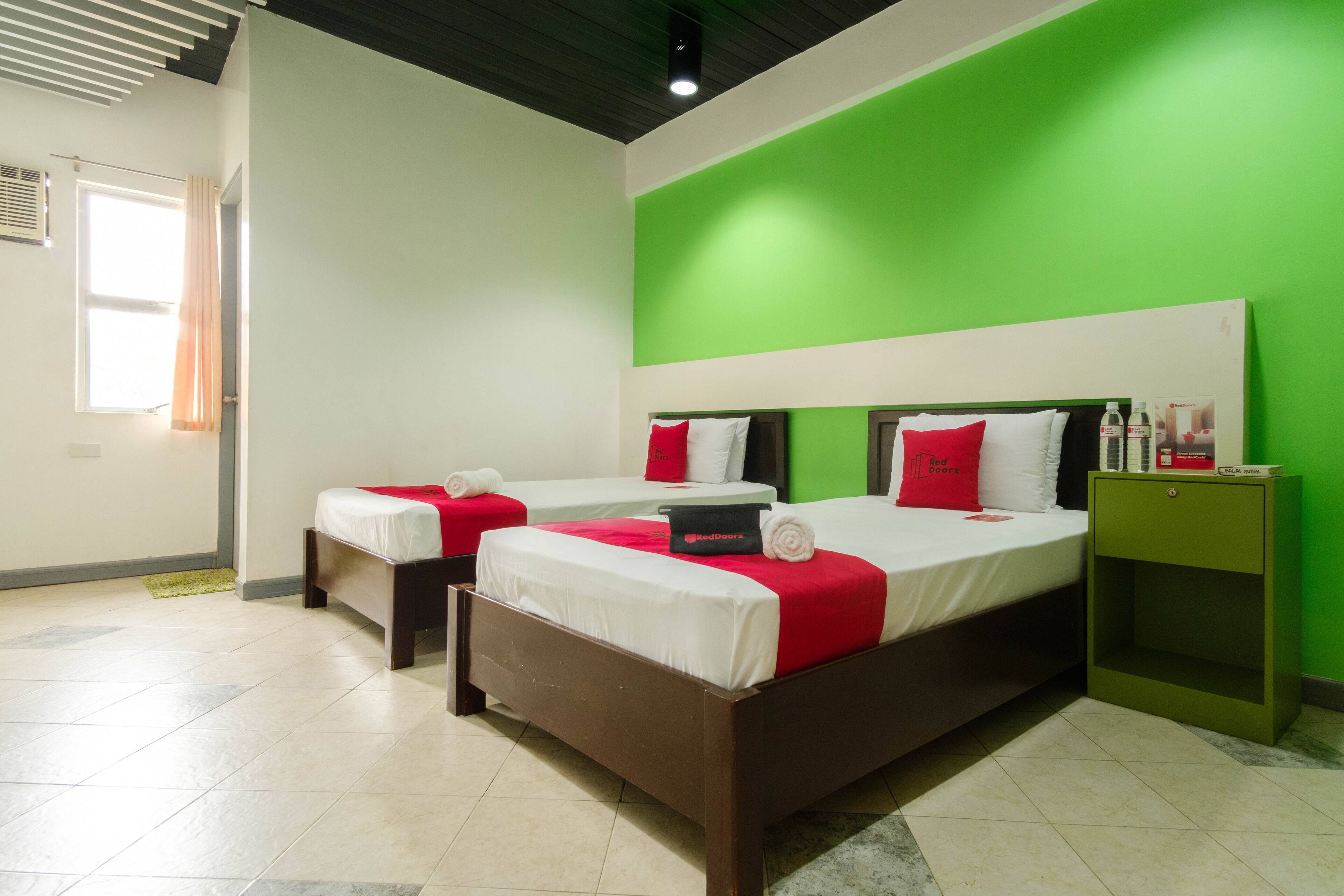 RedDoorz Near Waltermart Subic