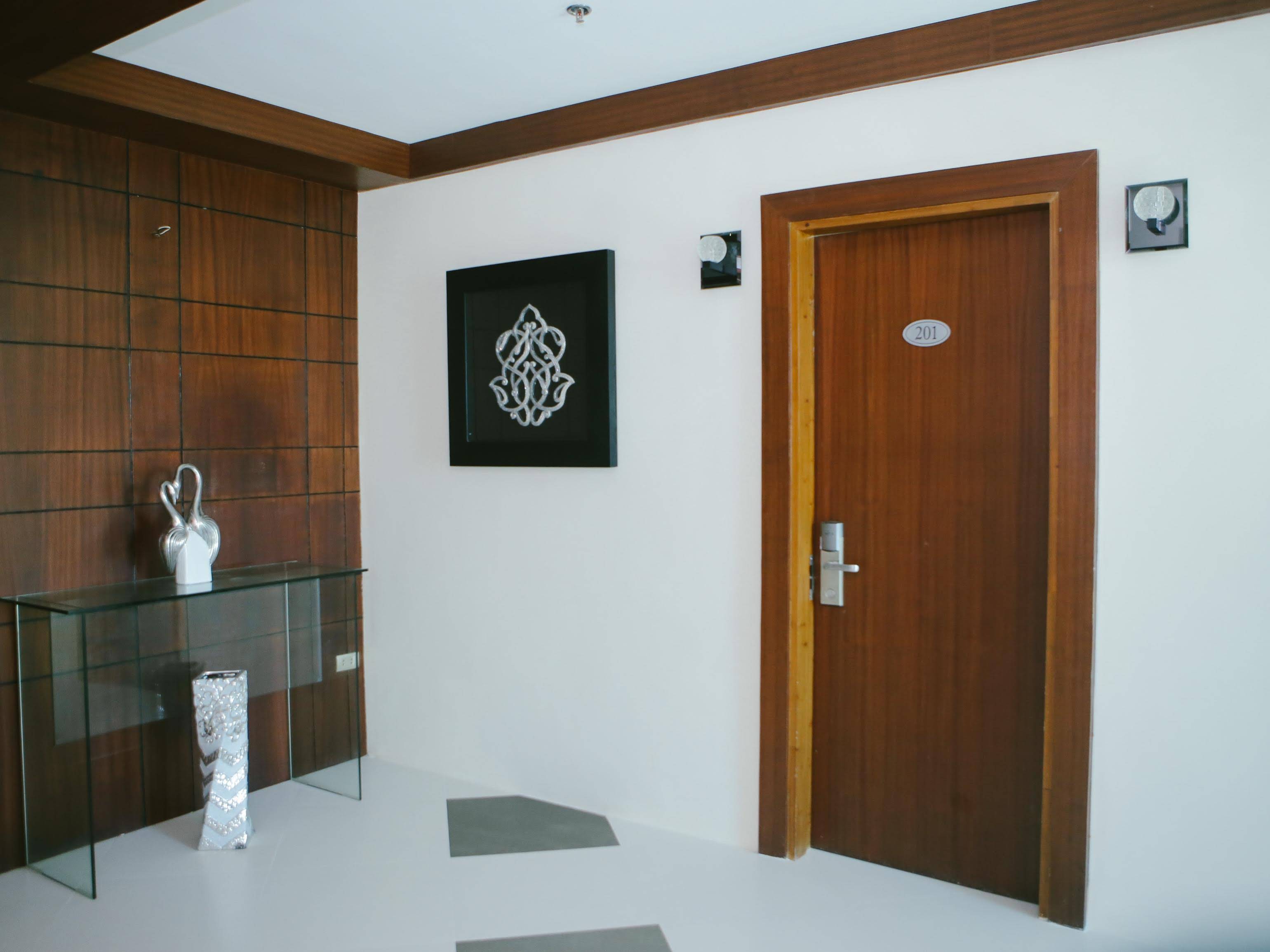 Ey Miner Suites Borromeo Branch