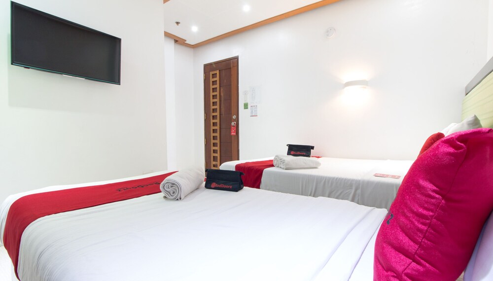 Ace Francis Hotel by RedDoorz