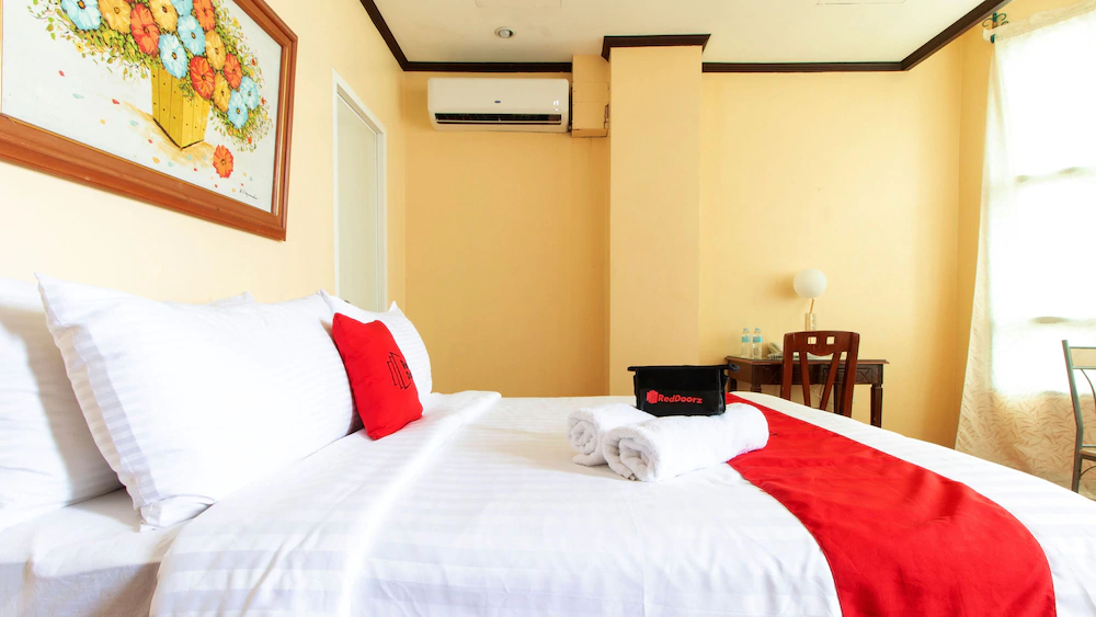 Hotel La Rica by RedDoorz