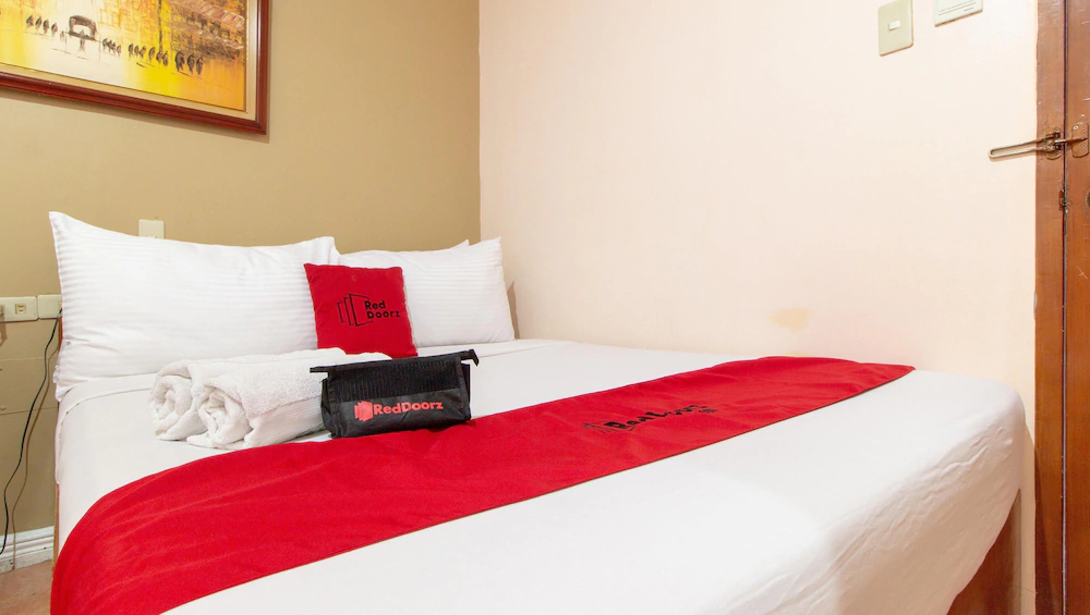 Hotel La Rica by RedDoorz