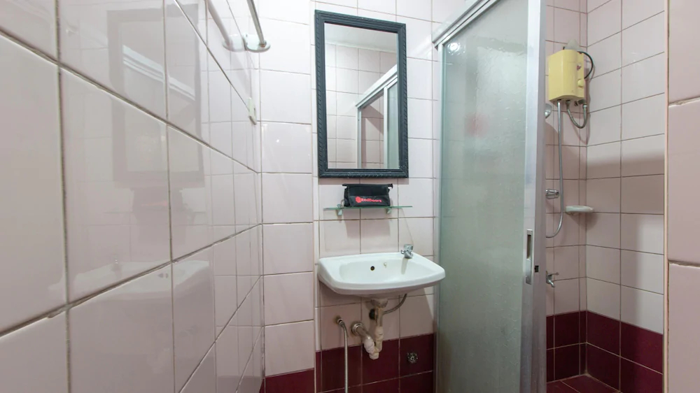 Hotel La Rica by RedDoorz
