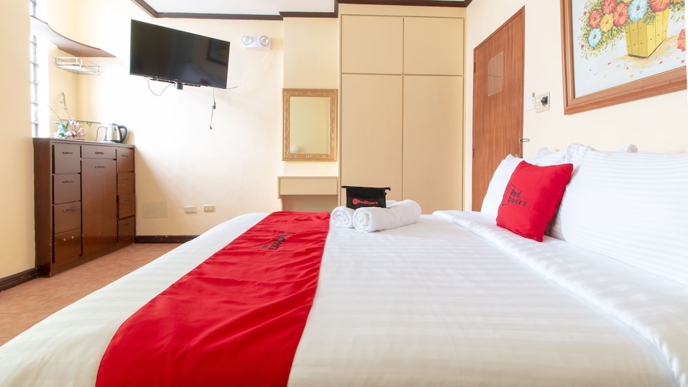 Hotel La Rica by RedDoorz