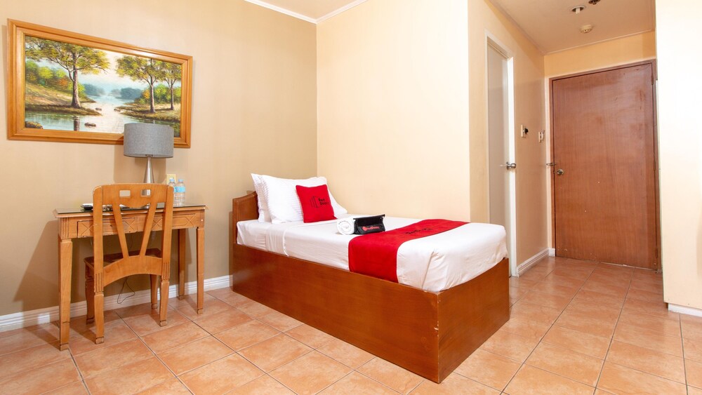 Hotel La Rica by RedDoorz