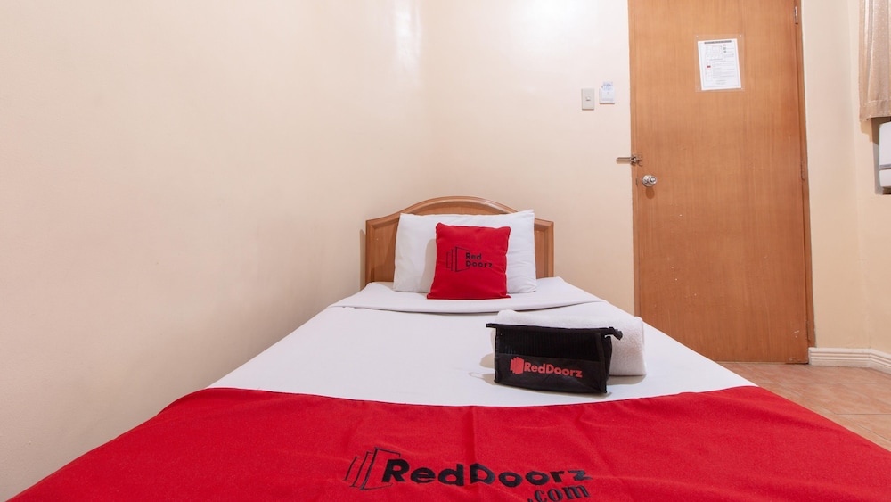 Hotel La Rica by RedDoorz