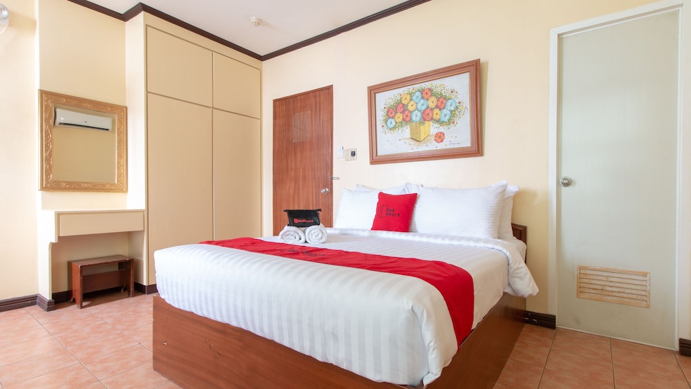 Hotel La Rica by RedDoorz