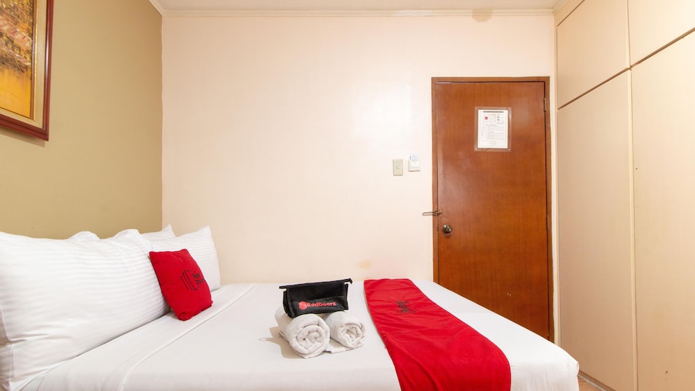 Hotel La Rica by RedDoorz