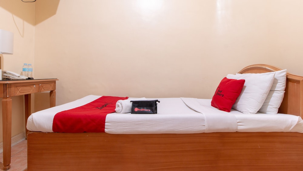 Hotel La Rica by RedDoorz