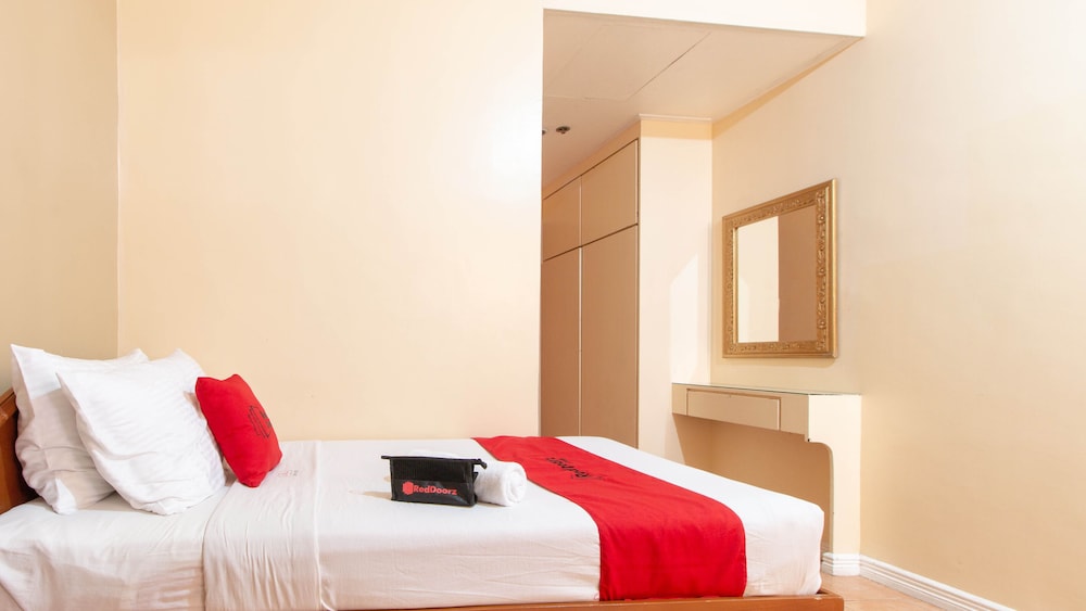Hotel La Rica by RedDoorz