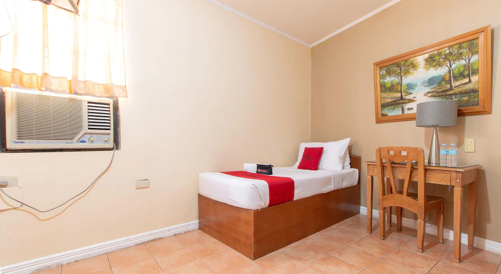 Hotel La Rica by RedDoorz