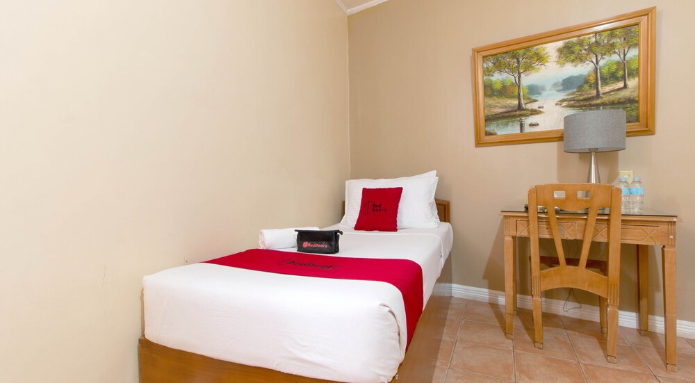 Hotel La Rica by RedDoorz