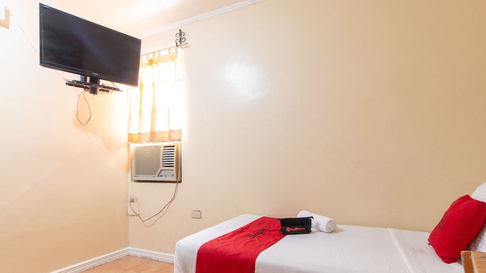 Hotel La Rica by RedDoorz