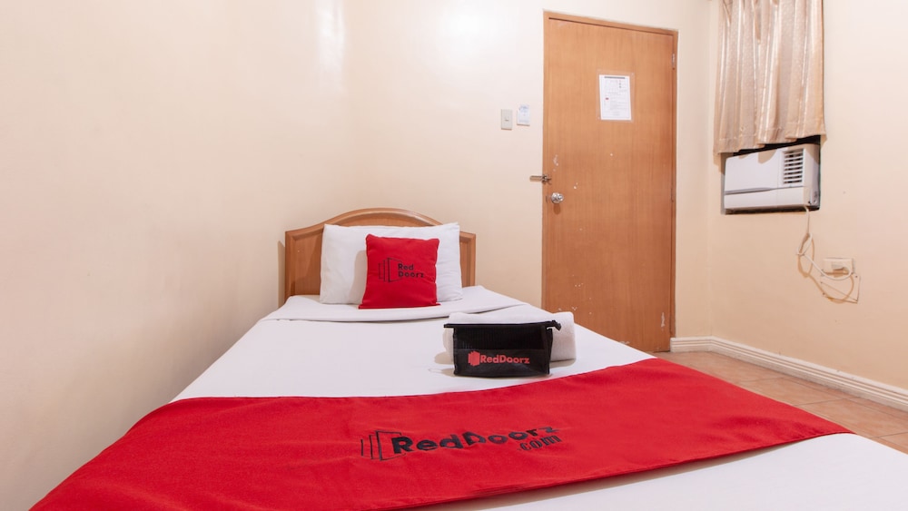 Hotel La Rica by RedDoorz