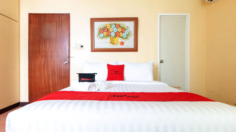 Hotel La Rica by RedDoorz