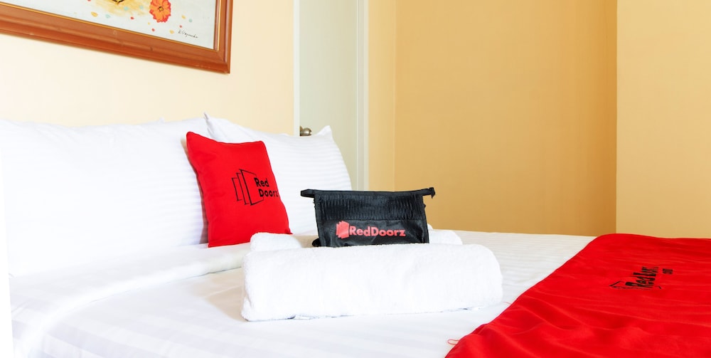 Hotel La Rica by RedDoorz