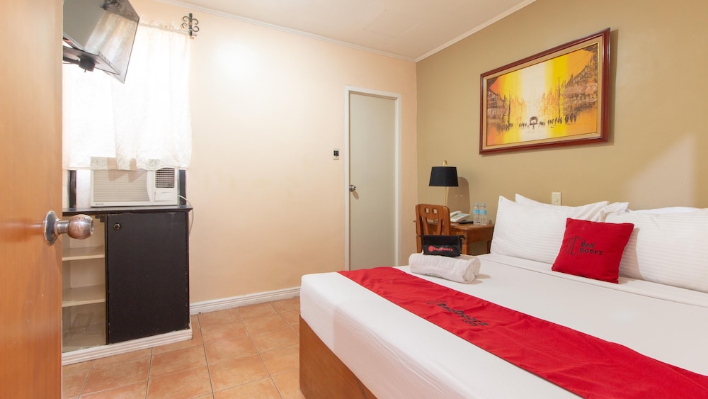 Hotel La Rica by RedDoorz