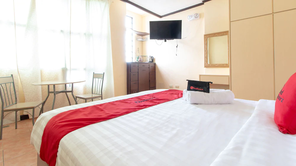 Hotel La Rica by RedDoorz