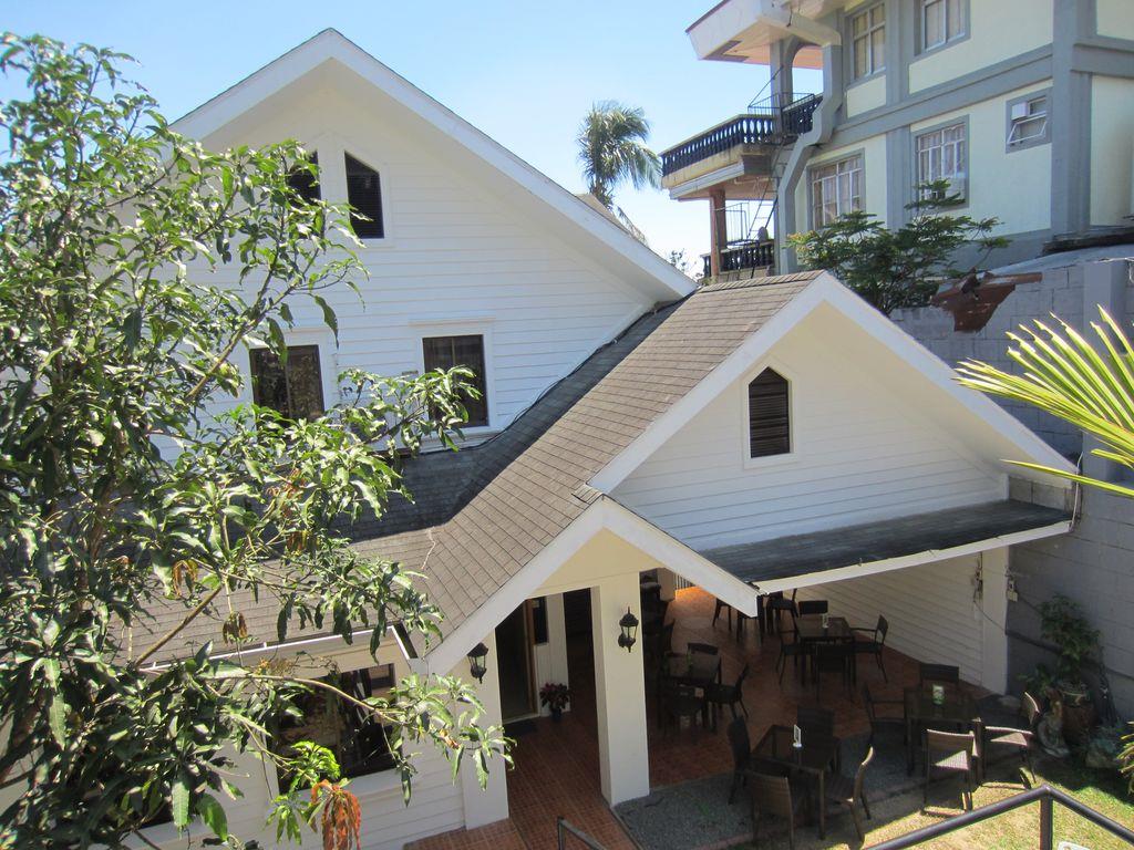 Chateau Beatrice Bed & Breakfast
