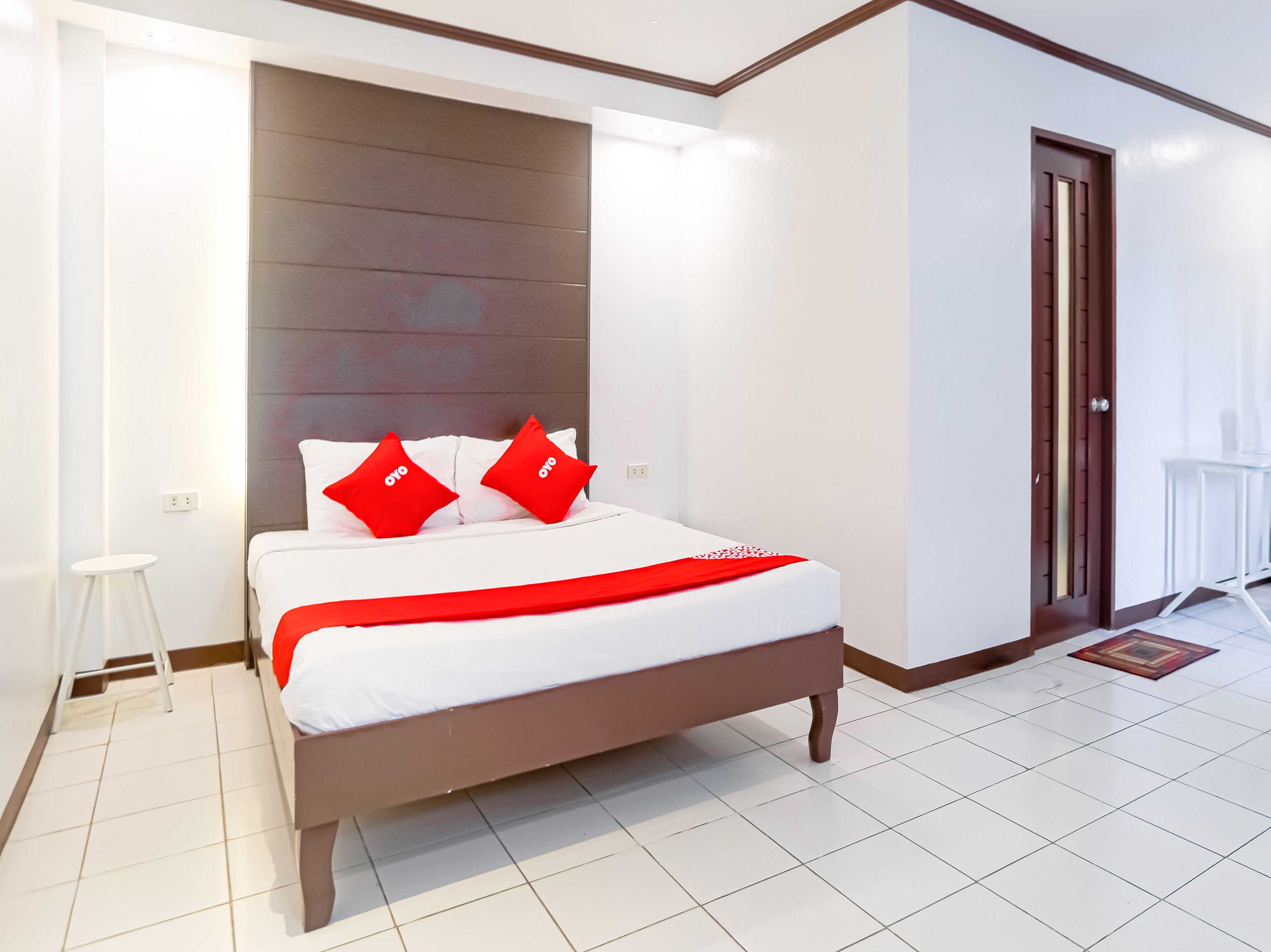 El Ronaldo Suites by OYO Rooms