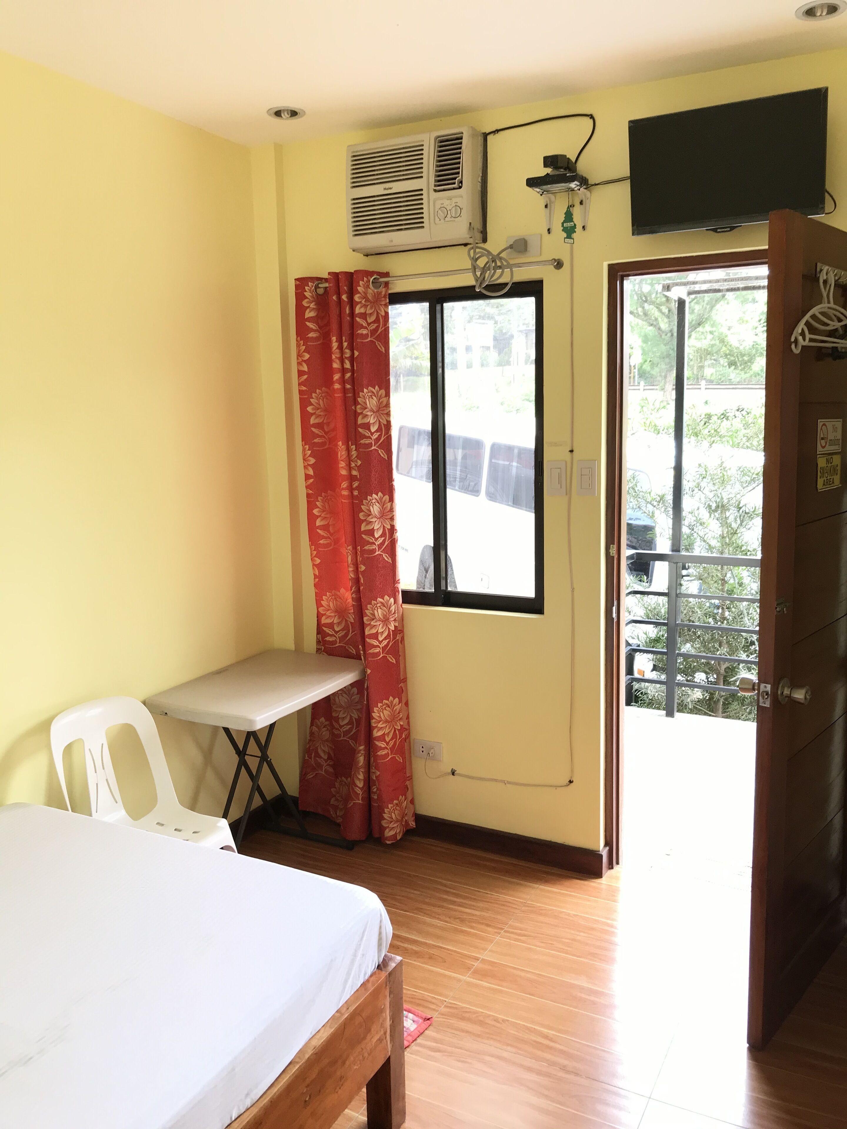 Jhunlyn Room Rental
