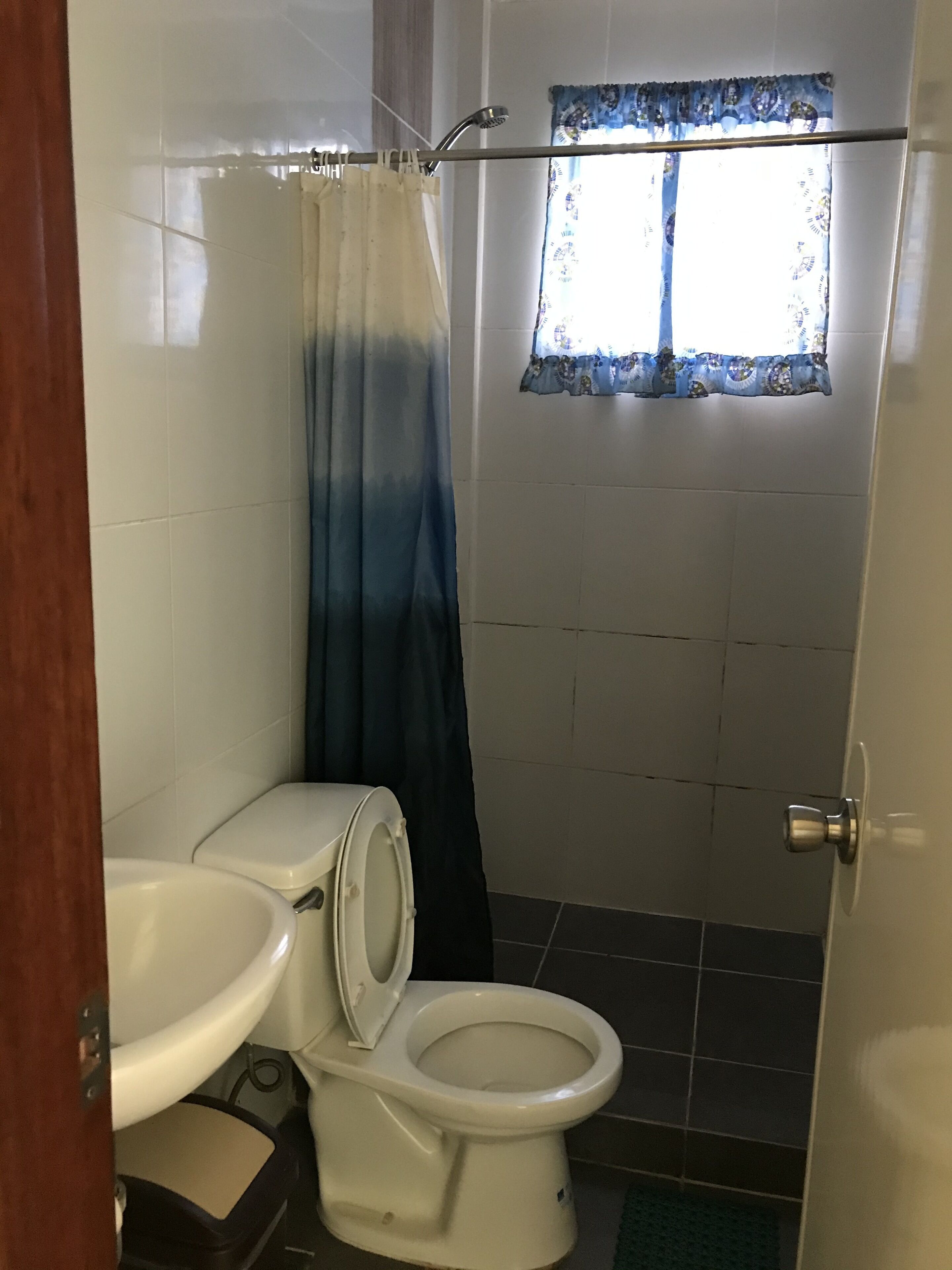 Jhunlyn Room Rental