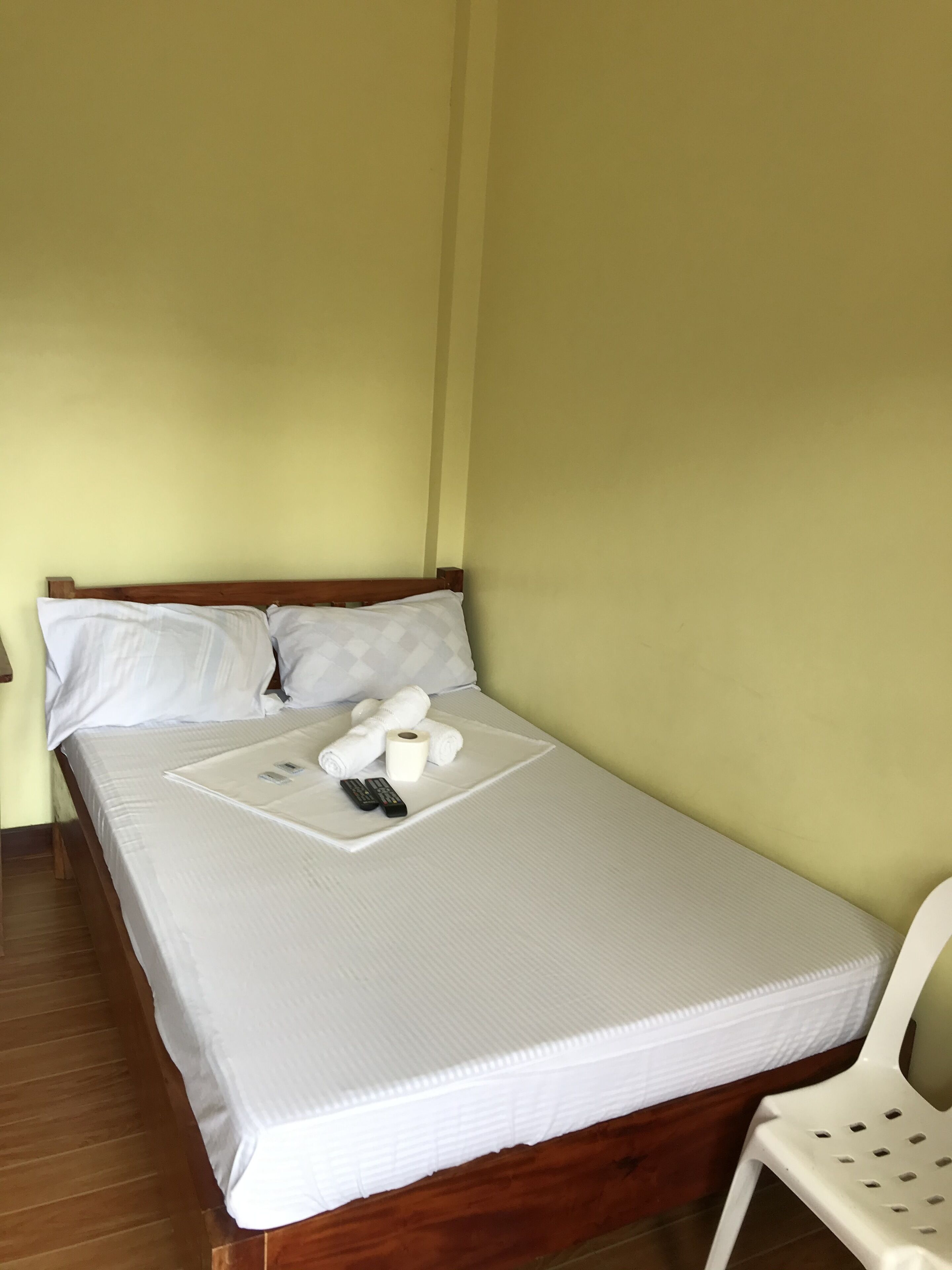 Jhunlyn Room Rental