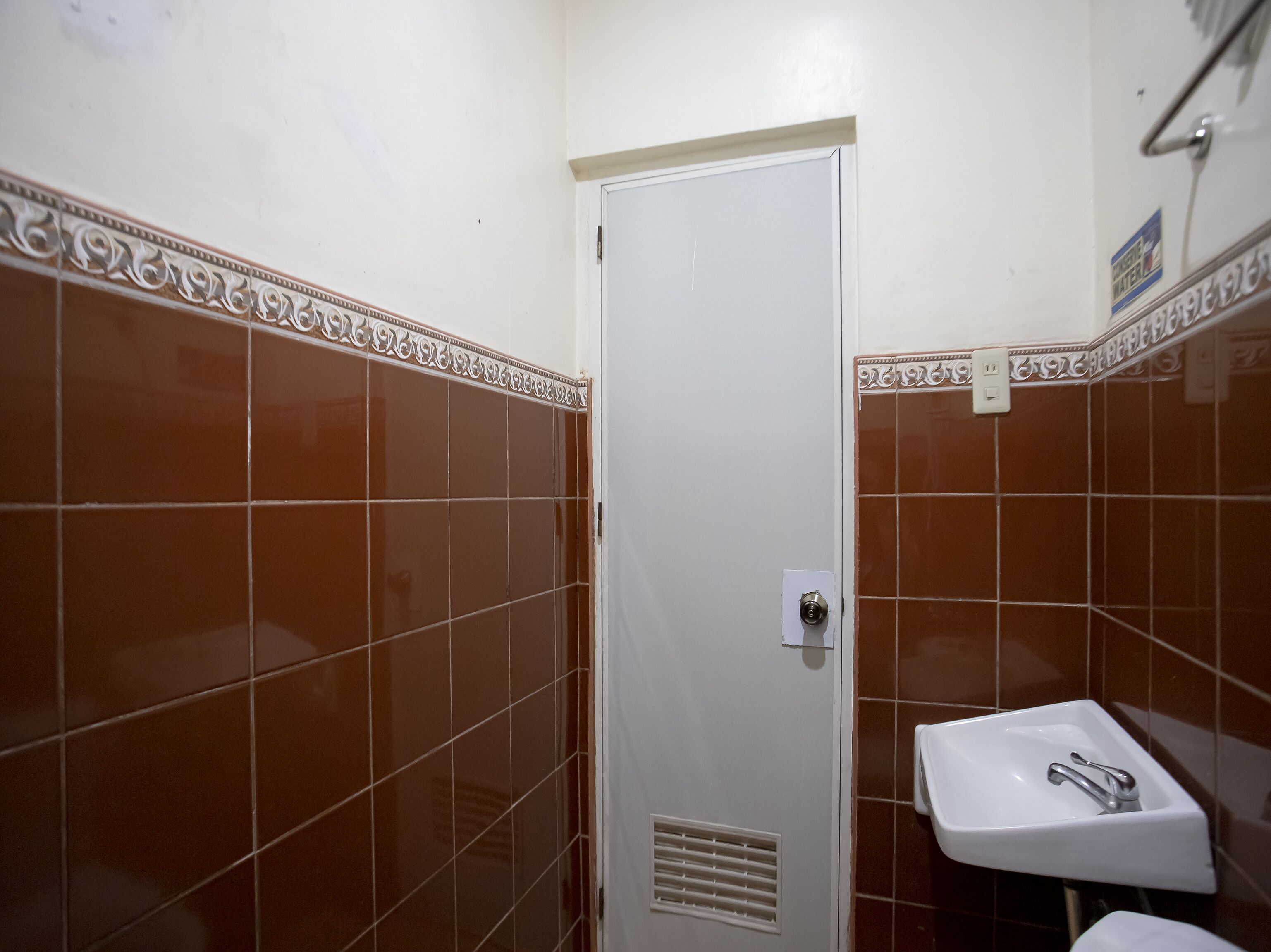 Laura's Hotel by Oyo Rooms