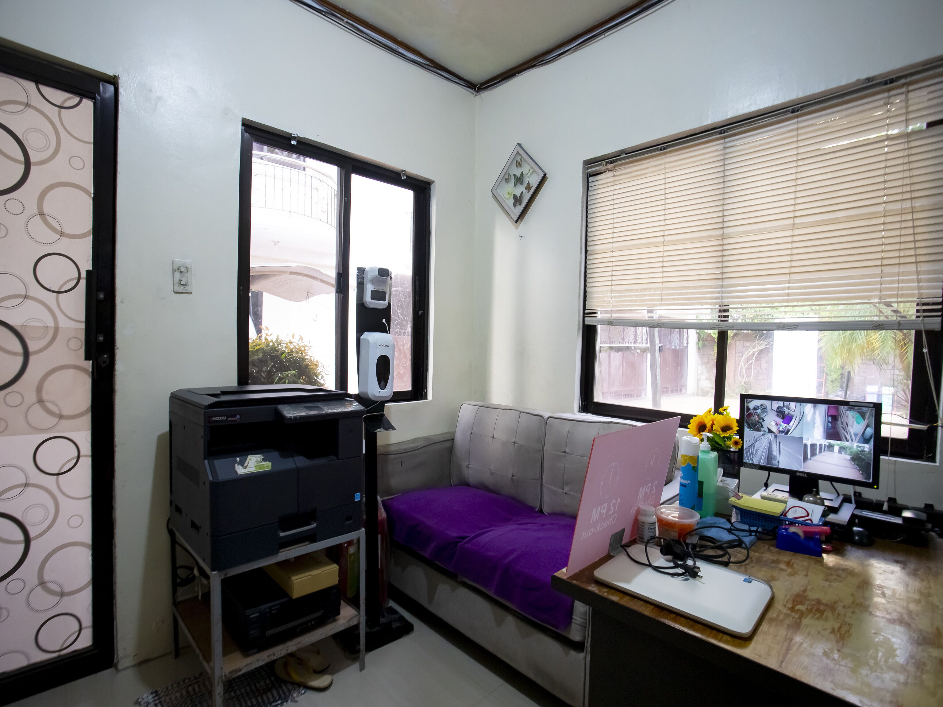 Laura's Hotel by Oyo Rooms