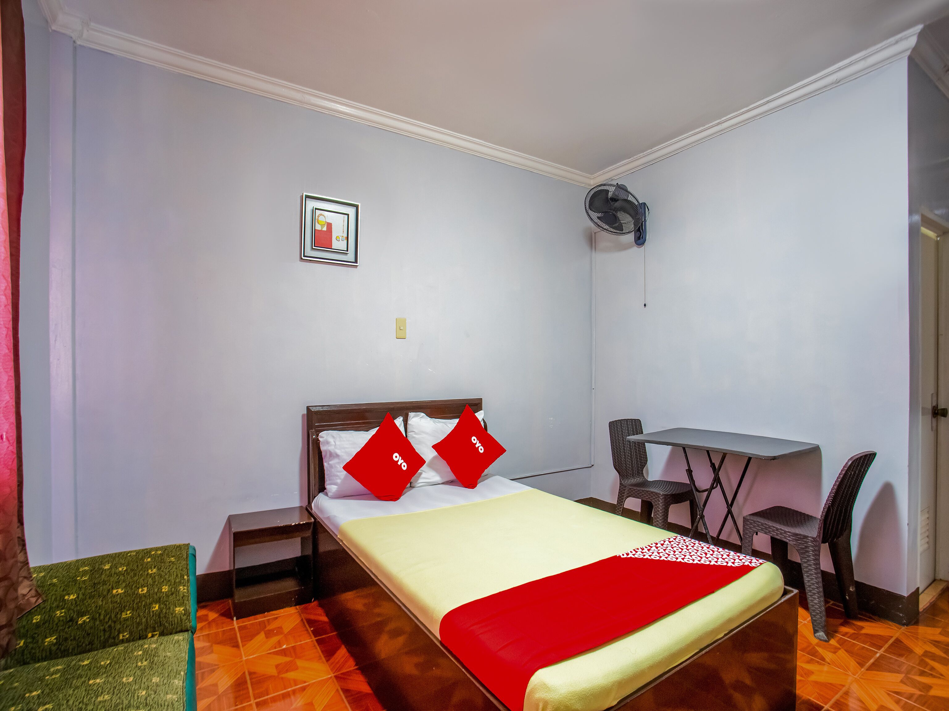 Laura's Hotel by Oyo Rooms
