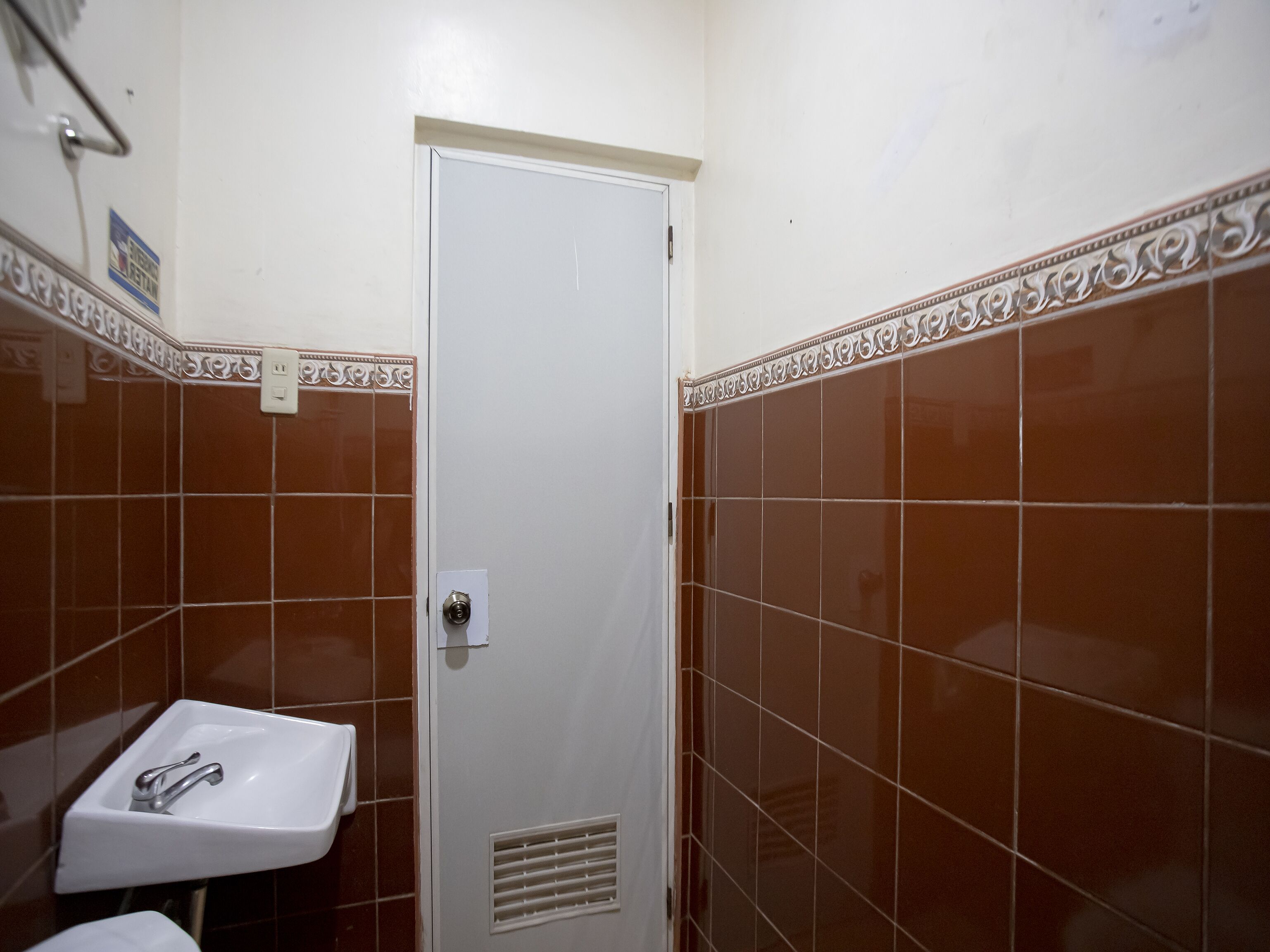 Laura's Hotel by Oyo Rooms