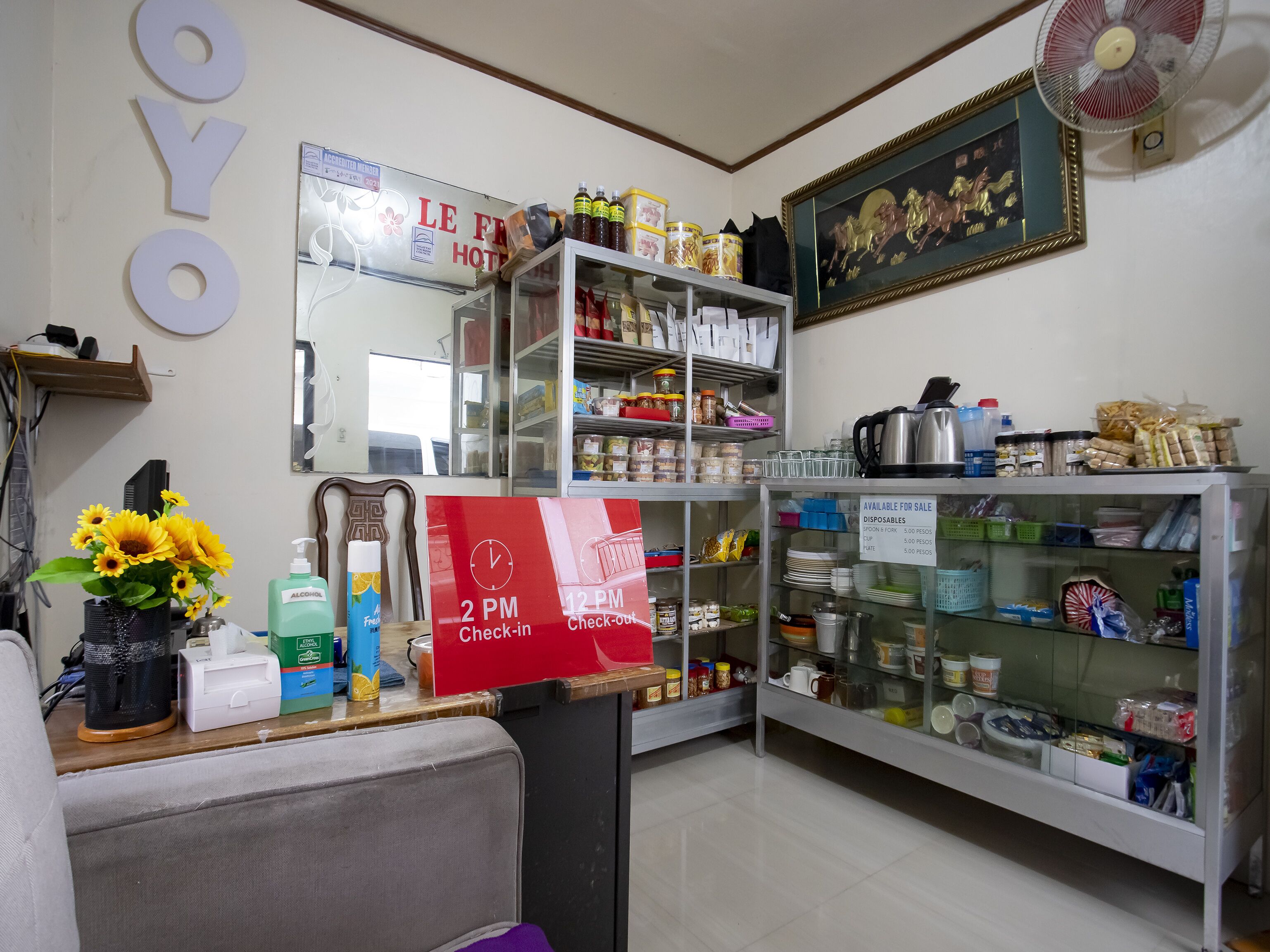 Laura's Hotel by Oyo Rooms