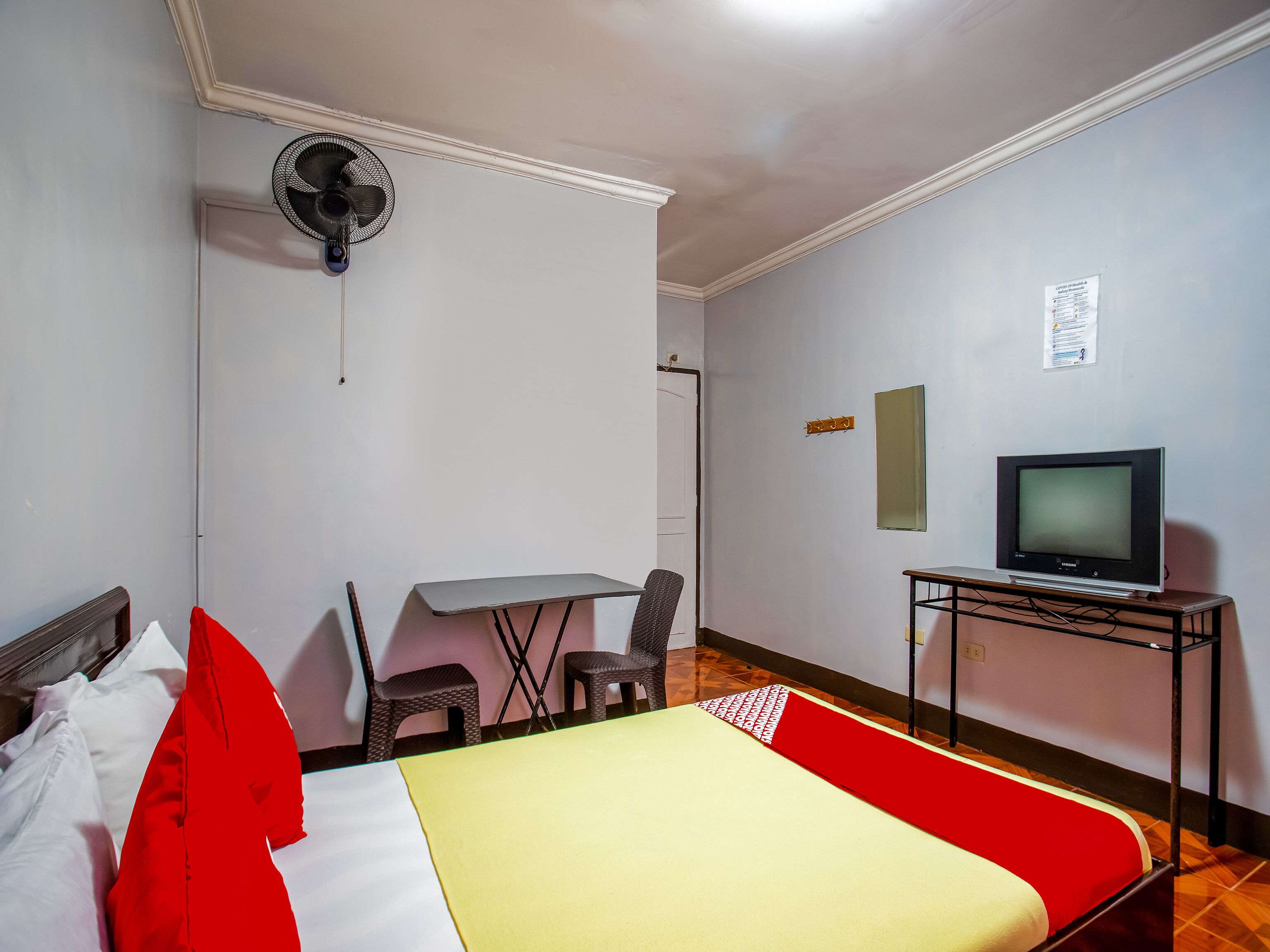Laura's Hotel by Oyo Rooms