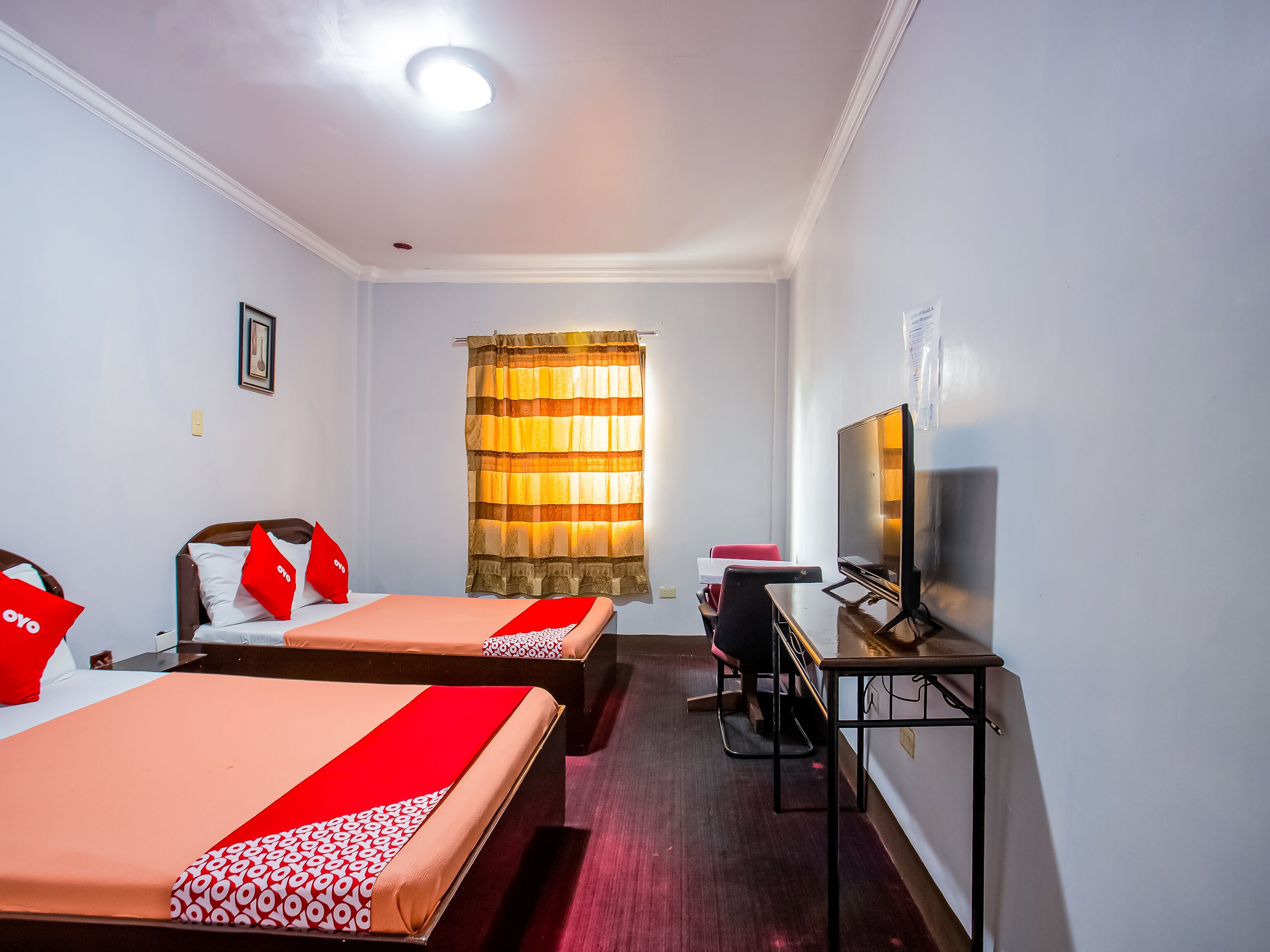 Laura's Hotel by Oyo Rooms