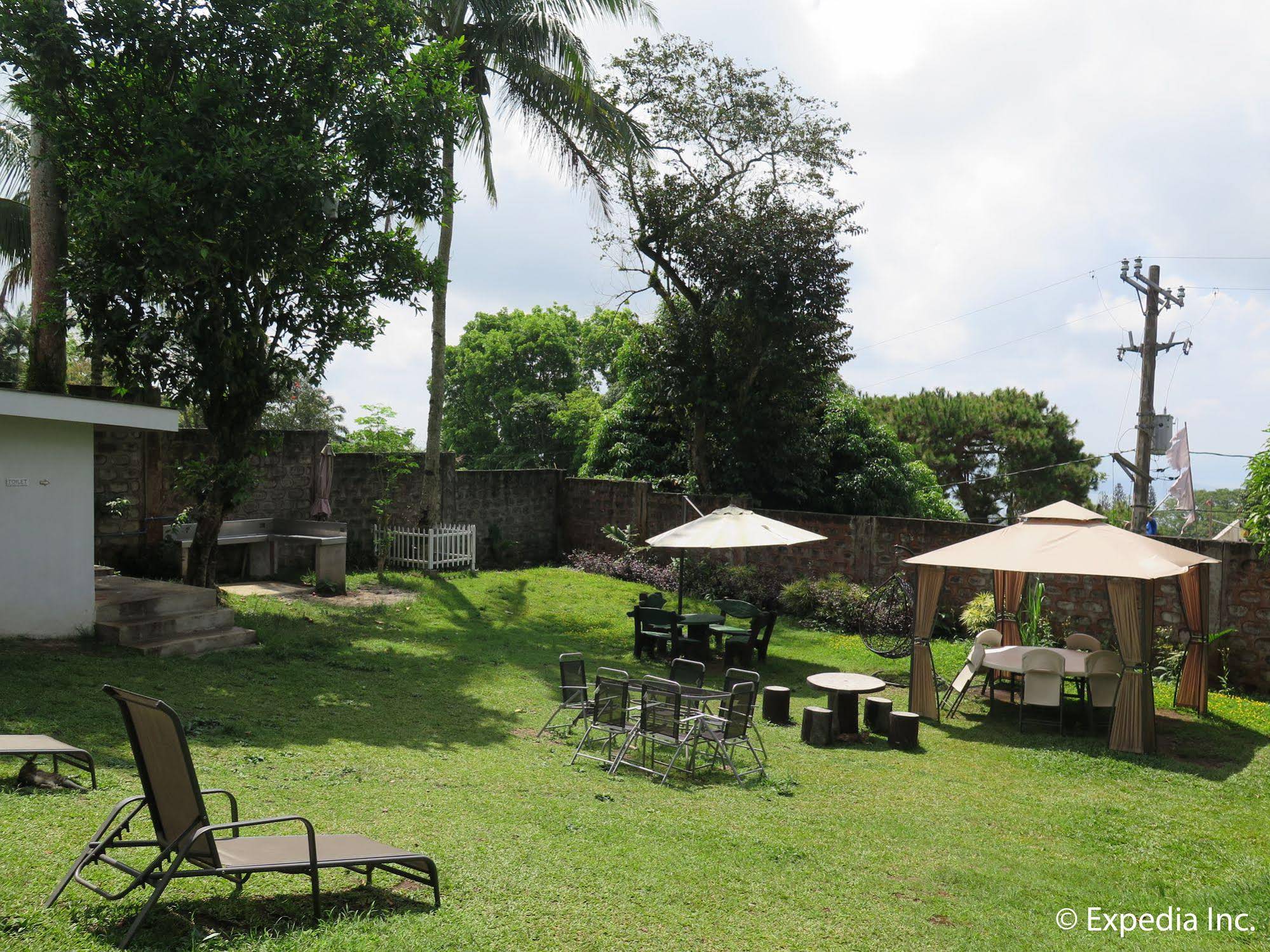 Mountain Breeze Hostel Tagaytay Center