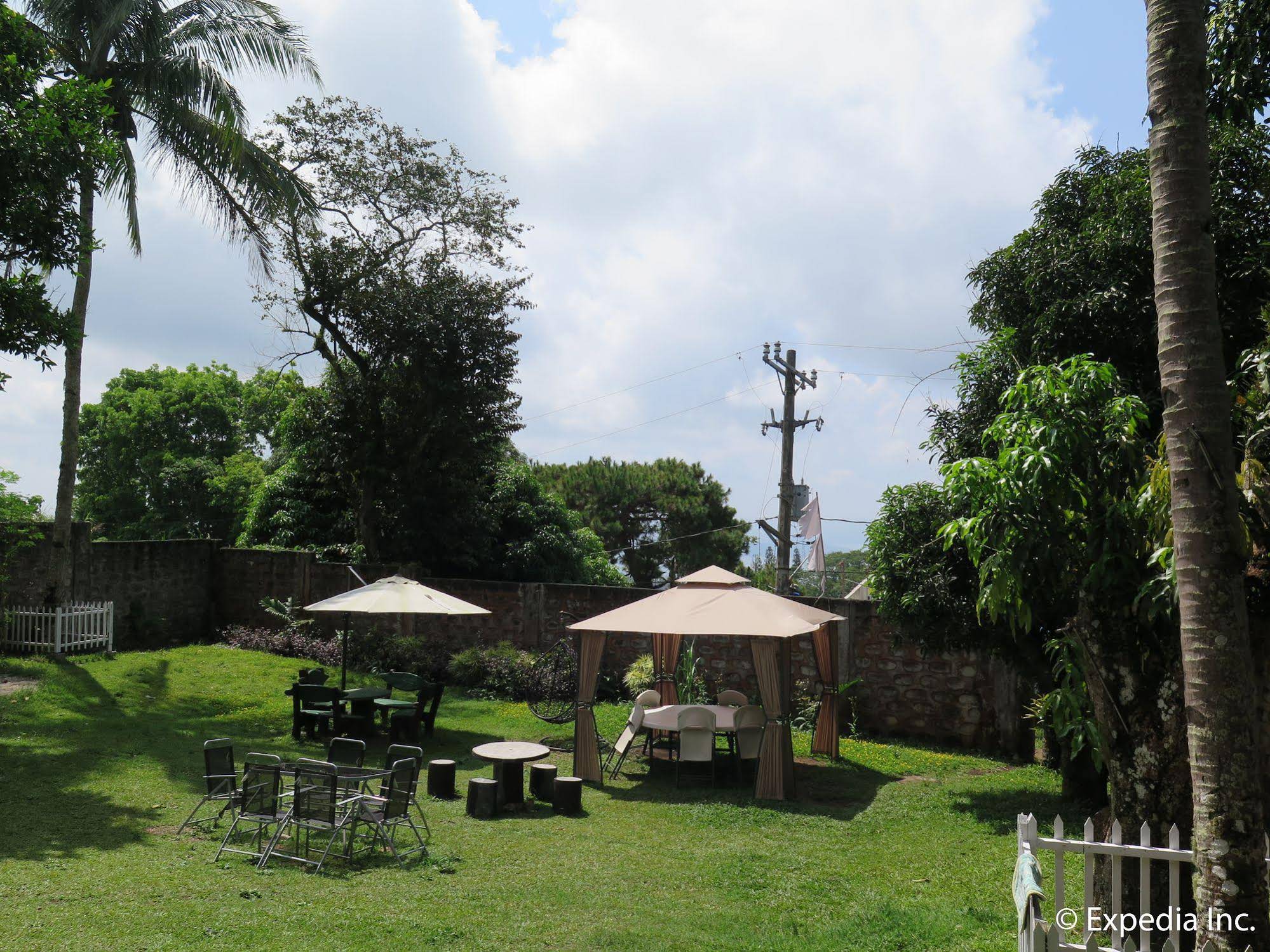Mountain Breeze Hostel Tagaytay Center