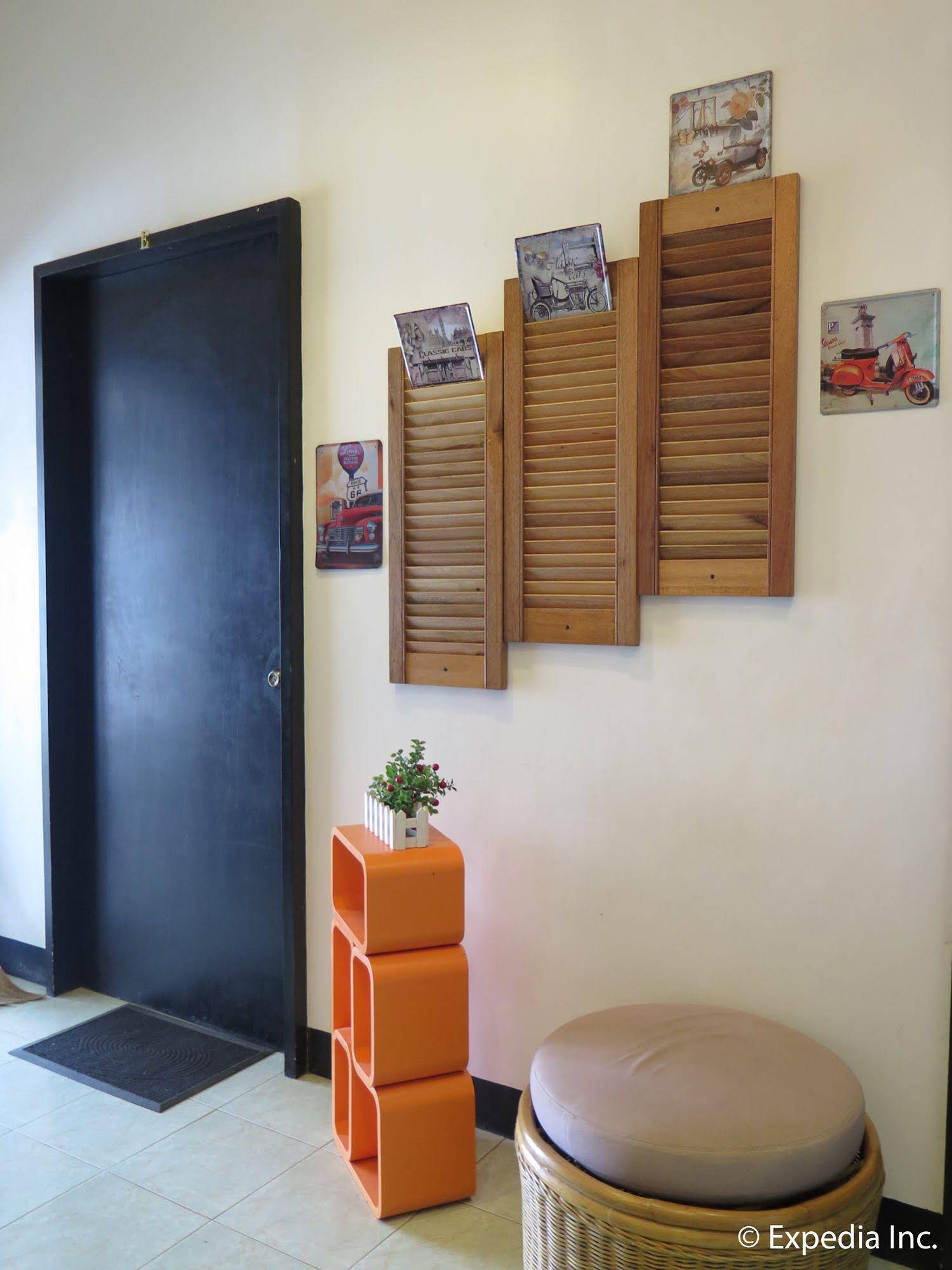 Mountain Breeze Hostel Tagaytay Center